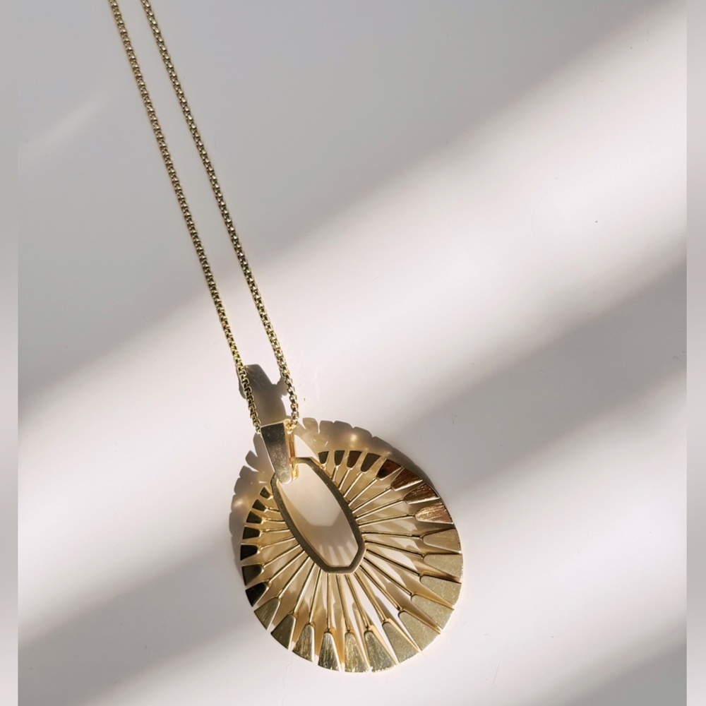 KENDRA SCOTT Deanne Gold Sunburst Necklace - Picture 9 of 12